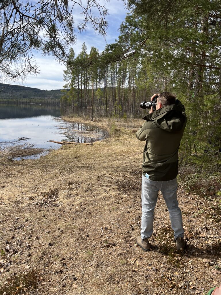 Bart Cox in de natuur wildlife aan het fotograferen